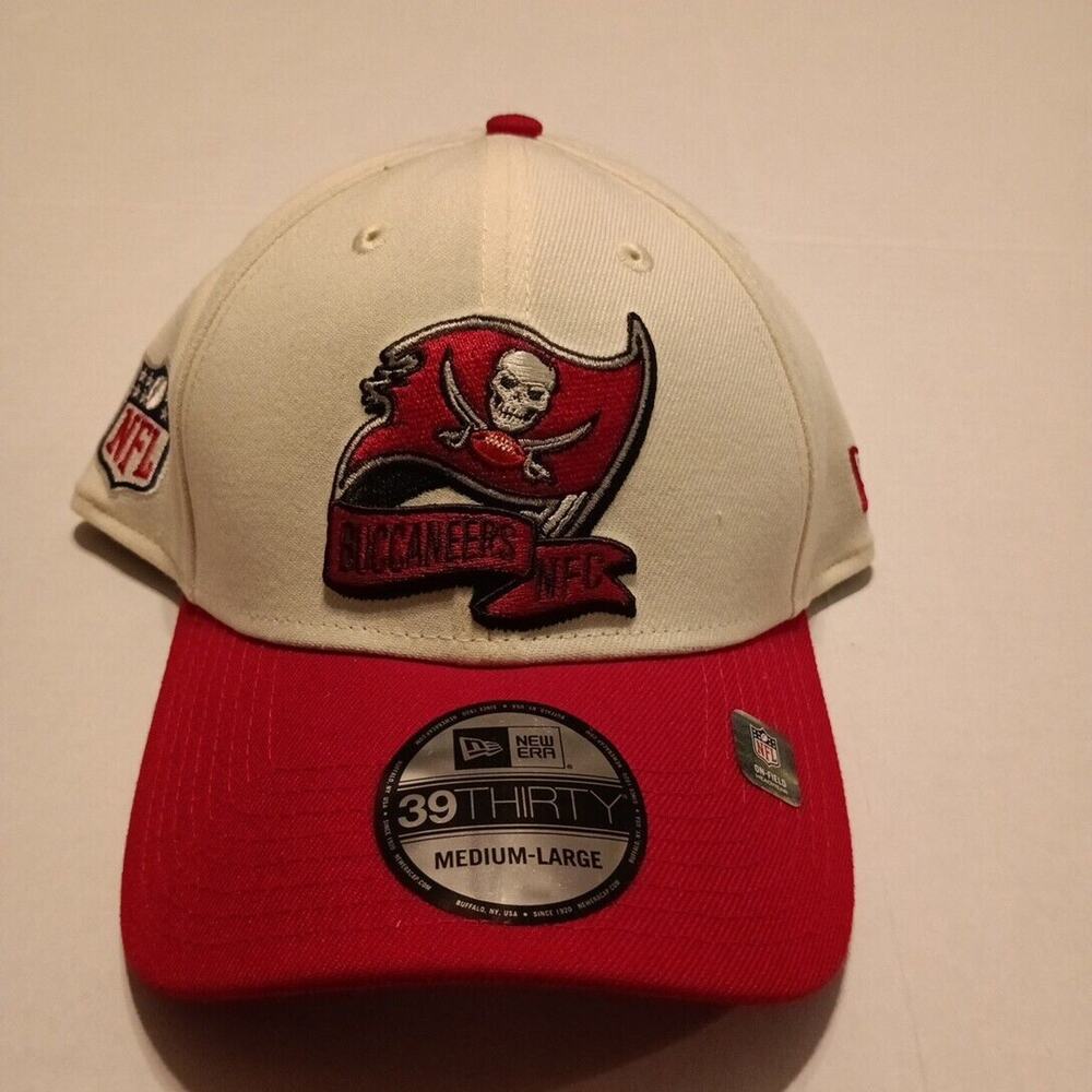 Tampa Bay Buccaneers Fitted Hat Men's M-L Medium-Large